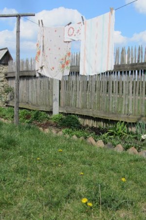 Ogród wiejski   kwietniowe pranie   